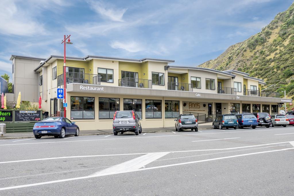 Finns Paekakariki Exterior photo